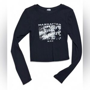 Garage black long sleeve crop top. manhattan graphic Size M